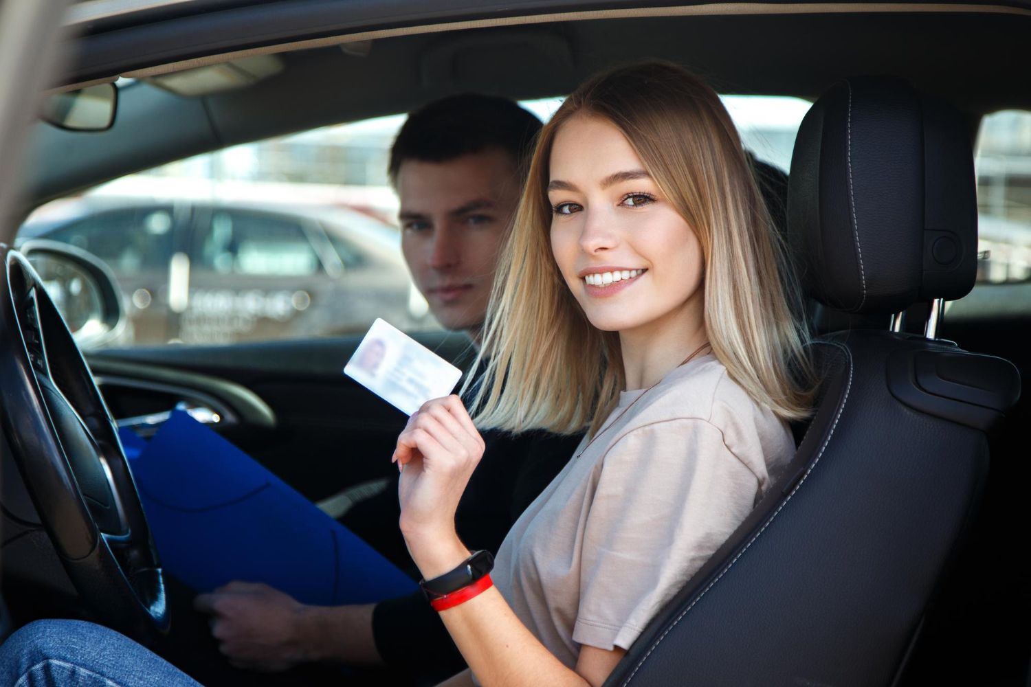 Laikykitės „Regitra“ vairuotojo pažymėjimo egzaminų su  Autovexayar  Padėkite!